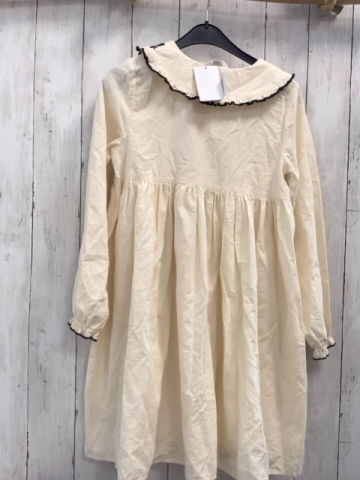 H&M neu Kleid Gr. 140  beige schwarzer Bund gestickte Blumen Feinkord NP 24,99€