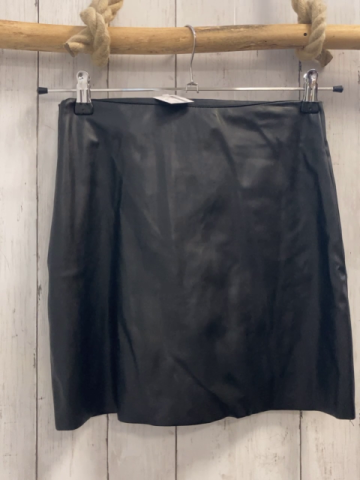 H&M Rock Gr. 152  schwarz Kunstleder