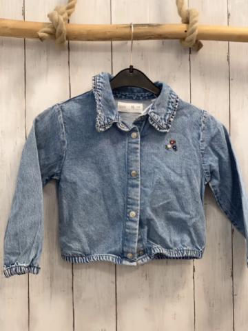zara Jeansjacke Gr. 110  blau gestickte Blumen