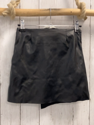 H&M  Rock Gr. 134  schwarz lederoptik 