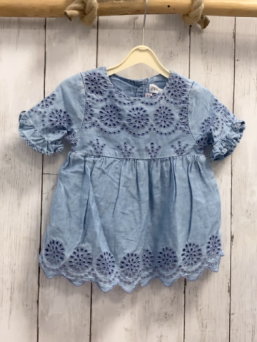 Zara  Kleid  Gr. 74  blau Jeans Lochstickerei 