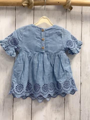 Zara  Kleid  Gr. 74  blau Jeans Lochstickerei 