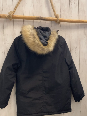 neu H&M  Winterjacke  Gr. 158  schwarz  warm gefüttert wasserabweisend 