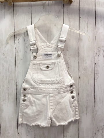 Zara  Latzshorts  Gr. 122  weiß Fransensaum 