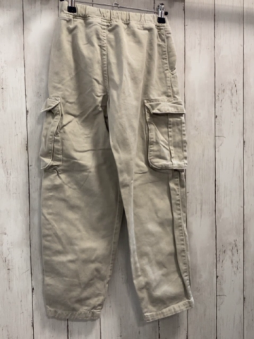 Zara  Hose  Gr. 140  hellgrau aufgesetzte Taschen 