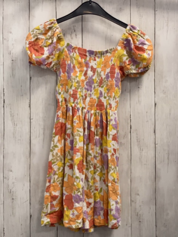 Manguun  Kleid  Gr. 134/140  weiß gesmokt bunte Blumen 