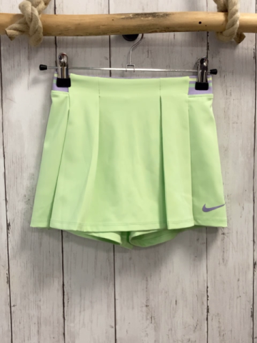 Nike  Sport-Shortsrock Gr. 110  hellgrün hellgrauer Streifenbund 