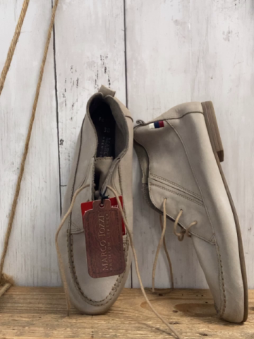 neu  Boots  Gr. 38  hellgrau 