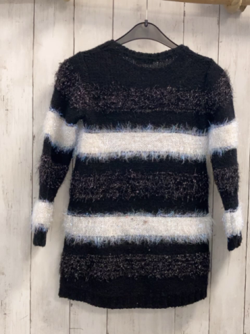 benetton Kleid Gr. 110  schwarz weiß flusig Strick