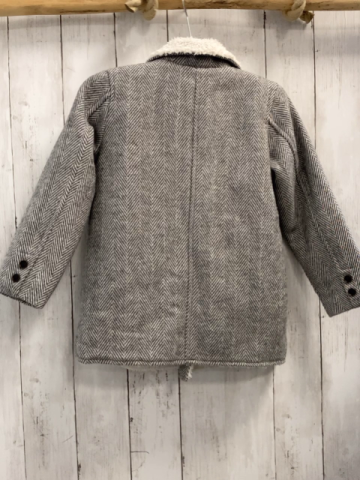 Reserved  Jacke  Gr. 116  grau weiße schräge Streifen weißes Plüschfutter  