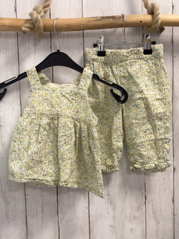 2tlg H&M  Sommerbluse + Caprihose  Gr. 74  weiß gelb rosa Blumen grün hellgrüne Bltätter 