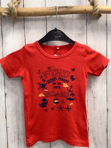 Name it  T-Shirt  Gr. 104  rot Schrift Piratenmotive 