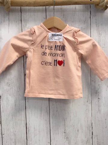 Vertbaudet  Langarmshirt  Gr. 62  lachs schwraze Schrift Rüschen