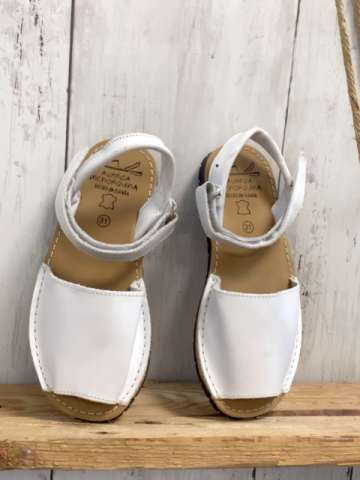neu Avarca Menorquina  Sandalen  Gr. 31  weiß 