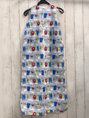 Pusblu Schlafsack Gr. 110  hellblau bunte Klamotten Wolken