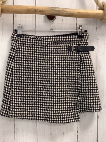 zara Rock Gr. 140  schwarz weiß gemustert Schnalle Wickeloptik