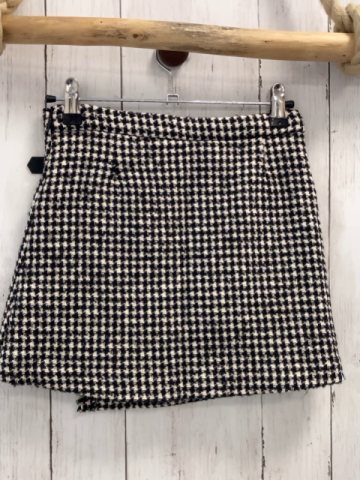 zara Rock Gr. 140  schwarz weiß gemustert Schnalle Wickeloptik
