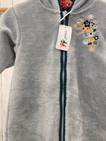 neu Gelati  Plüschoverall Gr. 98  hellgrau petrol Bund Kapuze mit Bommel gestickte BLumen rotes Futter mit weißem Muster 