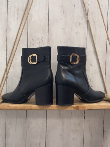   Stiefeletten  Gr. 39  schwarz goldene Schnallen 