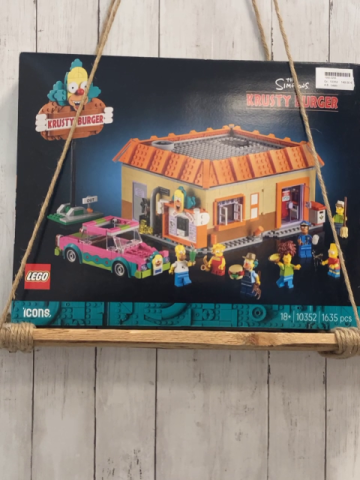 Lego  10352  The Simpsons Krusty Burger 1635 Teile Tüten 1-4 sind aufgebaut, grüner Becher fehlt, stattdessen roter Becher, Tüten 5-12 sind noch verschlossen