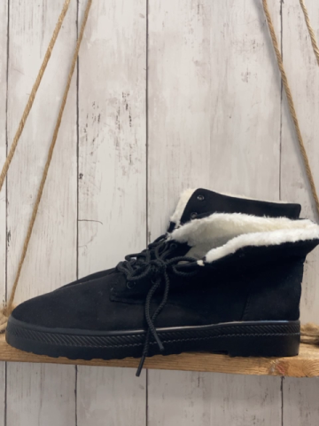 neu  Boots  Gr. 42  schwarz weißes Plüschfutter 