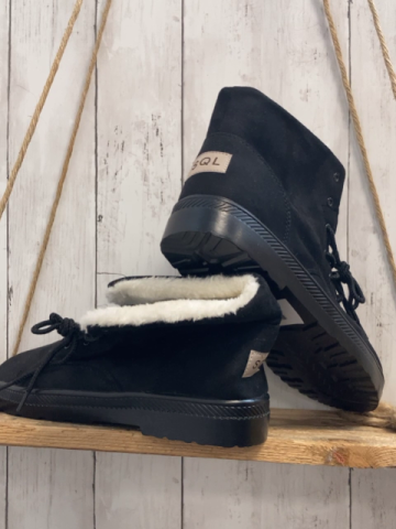 neu  Boots  Gr. 42  schwarz weißes Plüschfutter 