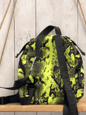 Kendall & Kylie  Rucksack schwarz gelber Druck 