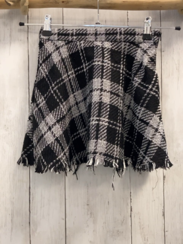 H&M  Rock Gr. 128  schwarz weiß kariert Fransensaum Bund verstellbar 