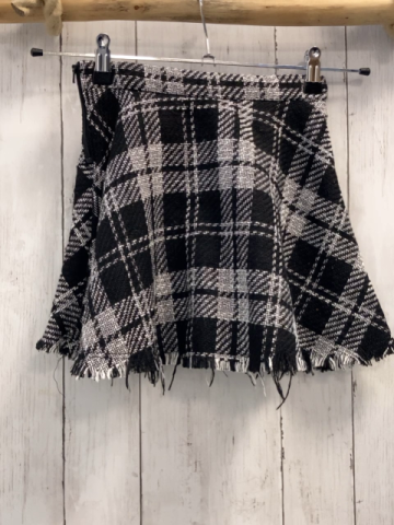 H&M  Rock Gr. 128  schwarz weiß kariert Fransensaum Bund verstellbar 