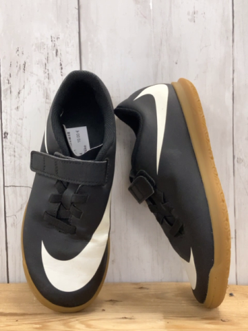 Nike  Schuhe  Gr. 34  schwarz weißes Label 