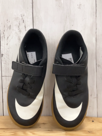Nike  Schuhe  Gr. 34  schwarz weißes Label 