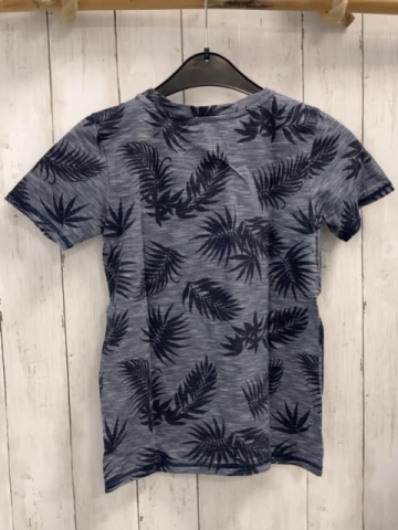 WE T-Shirt  Gr. 134  grau hellgrau meliert dunkelgraue Blätter grüne Shcrift 