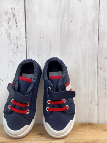   Schuhe  Gr. 24  blau rote Schnürsenkel weiße Sohle 