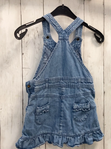  Latzkleid Gr. 98  blau Jeans Rüschen
