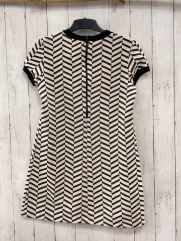 Zara  Kleid Gr. M schwarz weiße Zackenstreifen 