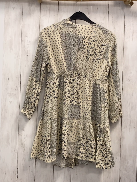 Zara  Kleid  Gr. 140  beige blaue Blumen oliv Blätter 