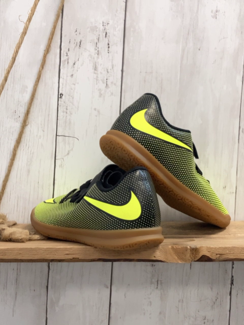 Nike Schuhe Gr. 32  gelb schwarz helle Sohle