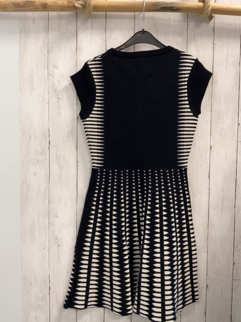 Zara  Kleid Gr. M schwarz + weißer Druck