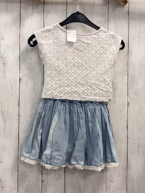   Kleid  Gr. 98  weißes Oberteil mit Blumenstickerei helblauer Jeansrock 