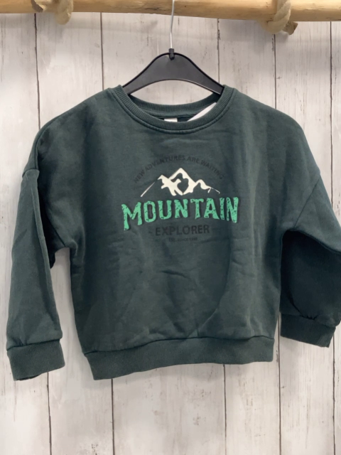 neu  Pullover  Gr. 104  grün weiße Berge Schrift NP 15,99 € 