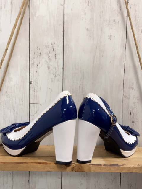neu  Pumps  Gr. 39  blau weiß Lack 