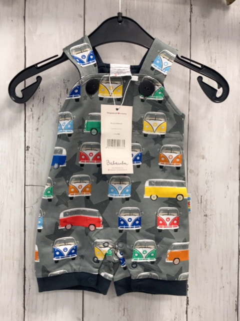 neu Babauba  Latzshorts  Gr. 62  grau bunte VW-Busse 