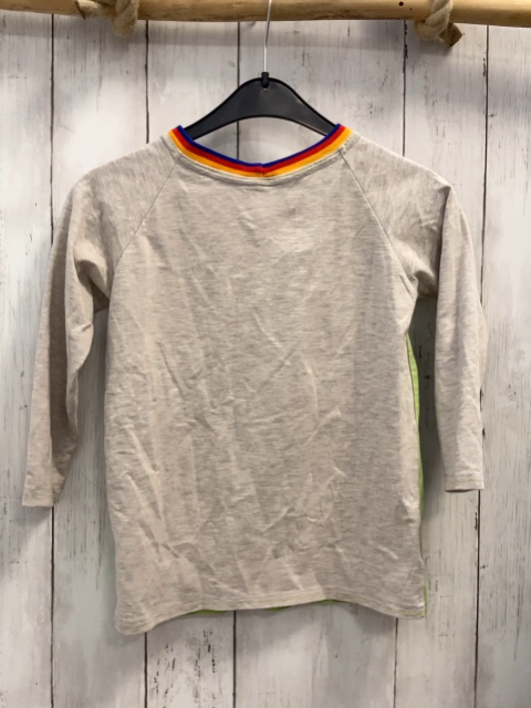   Langarmshirt  Gr. 116  hellgrün graue Ärmel Bild mit Tieren + Labyrinth bunter Streifenbund 