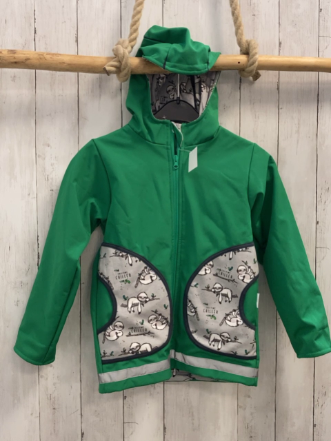 neu Babauba Softshelljacke Gr. 128  grün graue Taschen Faultiere