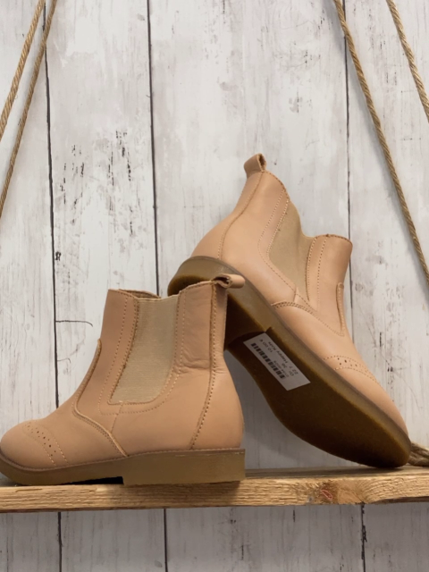 Happy Kids  Boots  Gr. 36  hellbraun Lochmuster seitlicher Gummibereich 