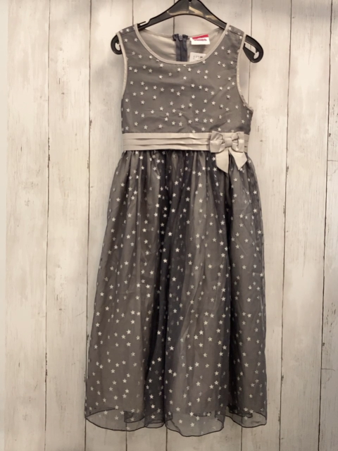  Kleid Gr. 134  silber Glitzersterne Band mit Schleife