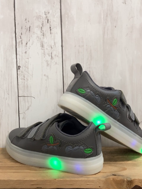 Clarks  Schuhe  Gr. 28  grau Leuchtsohle 