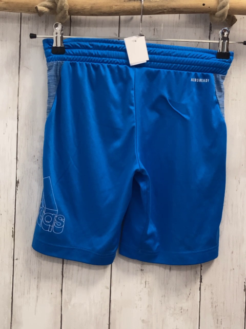 Adidas  Sportshorts  Gr. !34/140  hellblau + hellgraue Streifen weiße Schrift + Label 