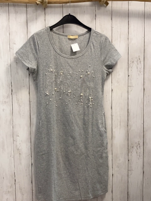   Kleid  Gr. 152  grau Schrift mit silber Glitzersteinen + Perlen 