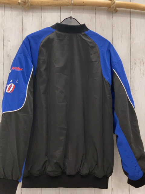   Winterjacke  Gr. 170/176  schwarz blauer Schulterbereich Schrift 